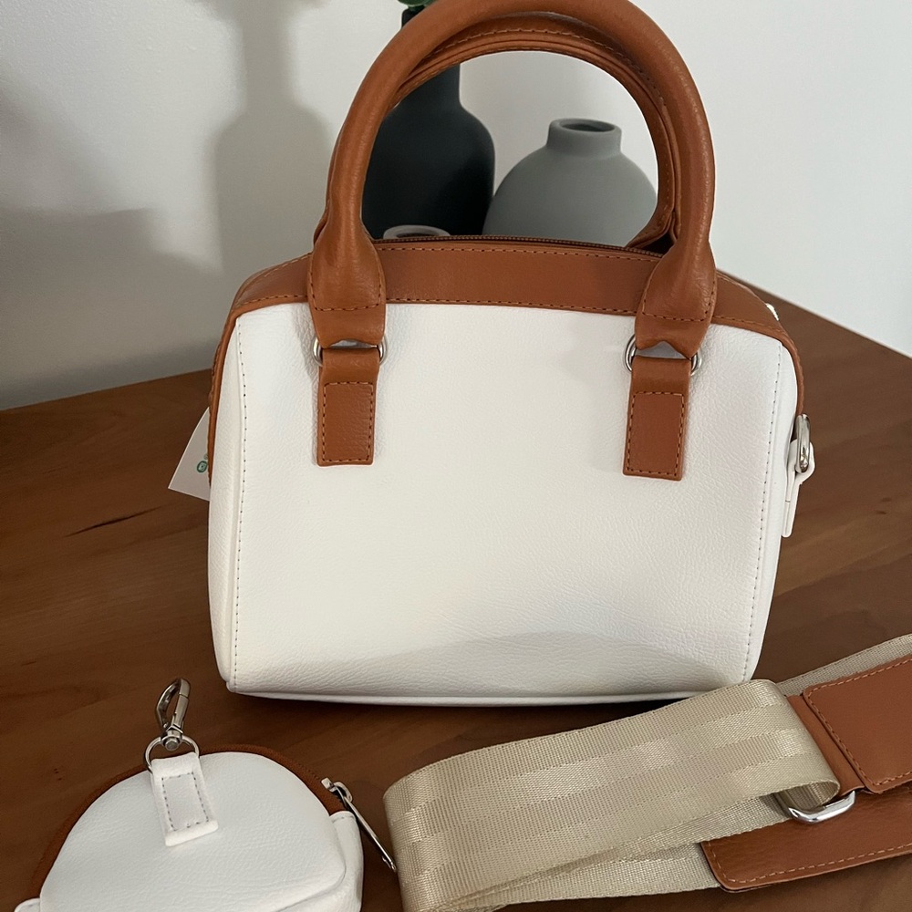 Naty London - Elegant POL Tan and Cream Crossbody Bag - Picture 3 of 6